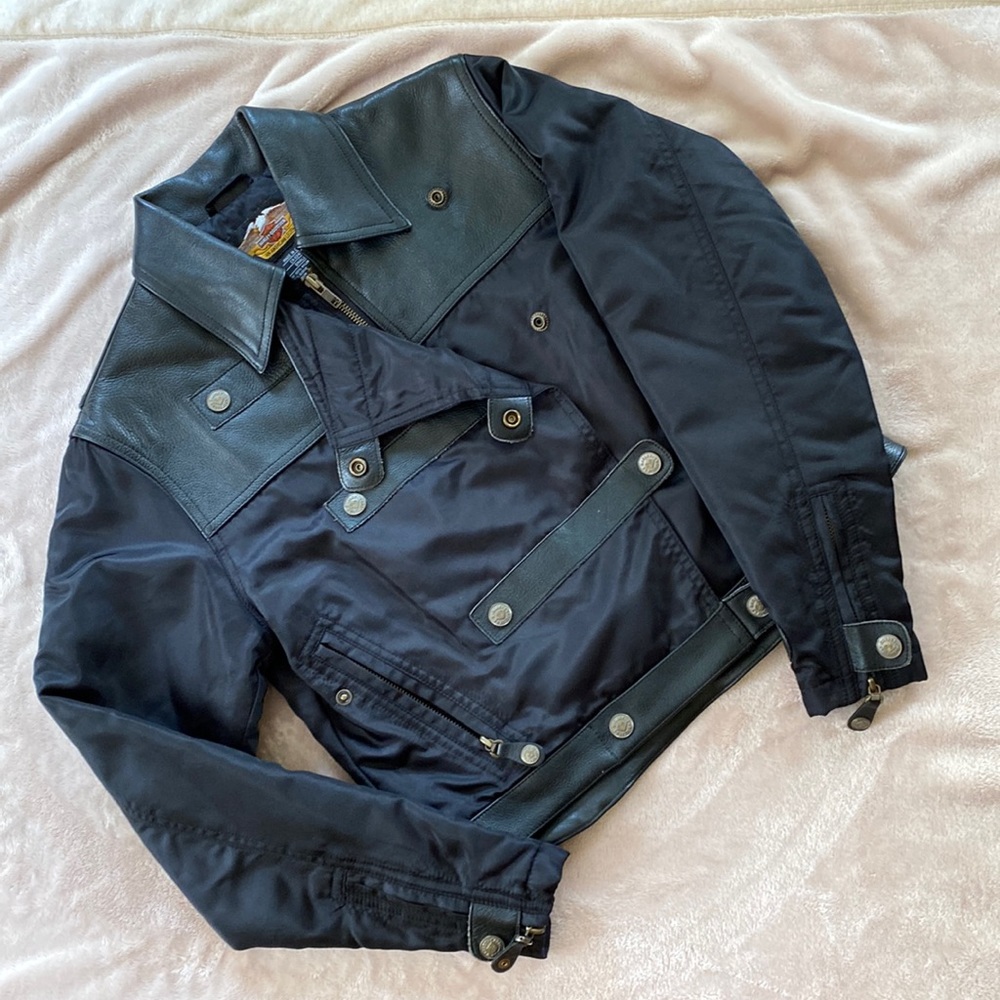 Rare - Women’s Harley Davidson leather & nylon motorcycle jacket (size small)